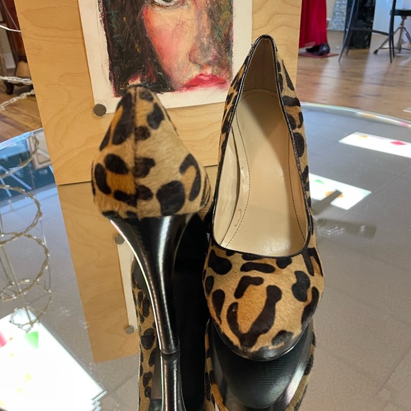 Calvin Klein leopard skin, platform heels. Gorgeous, a statement, easy walking! - Picture 5 of 5